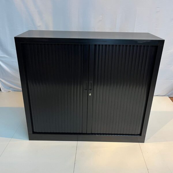 Armoire métallique noire