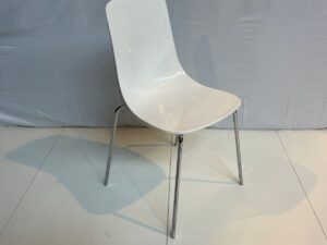 Chaise blanche
