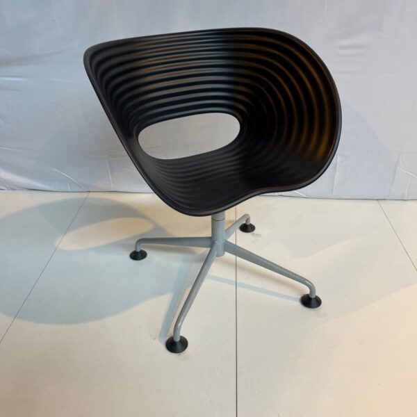Chaise arrondie noire