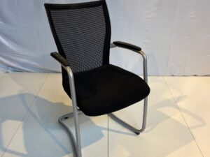 Chaise visiteur noire