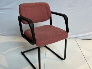 Chaise visiteur avec accoudoirs