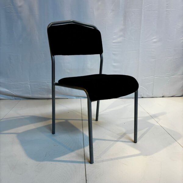 Chaise visiteur noire et grise