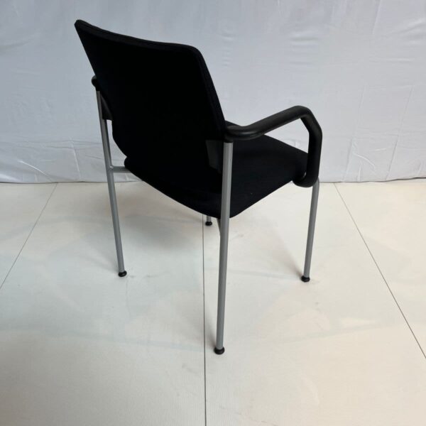 Chaise visiteur noire – Image 2