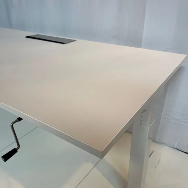 Bureau blanc réglable en hauteur – Image 2