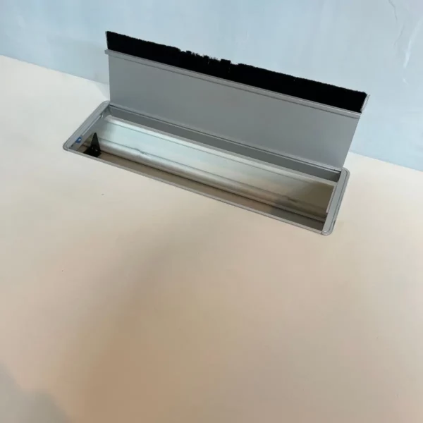 Bureau blanc réglable en hauteur – Image 4