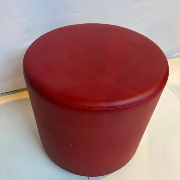 Pouf rond en cuir rouge – Image 2