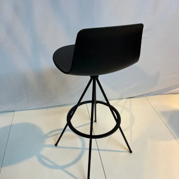 Tabouret noir tournant LOTTUS – Image 4