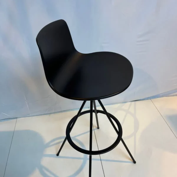 Tabouret noir tournant LOTTUS – Image 3