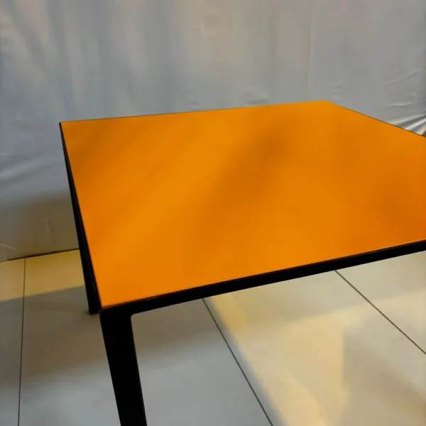 Table carré orange 100 x 100 cm – Image 3