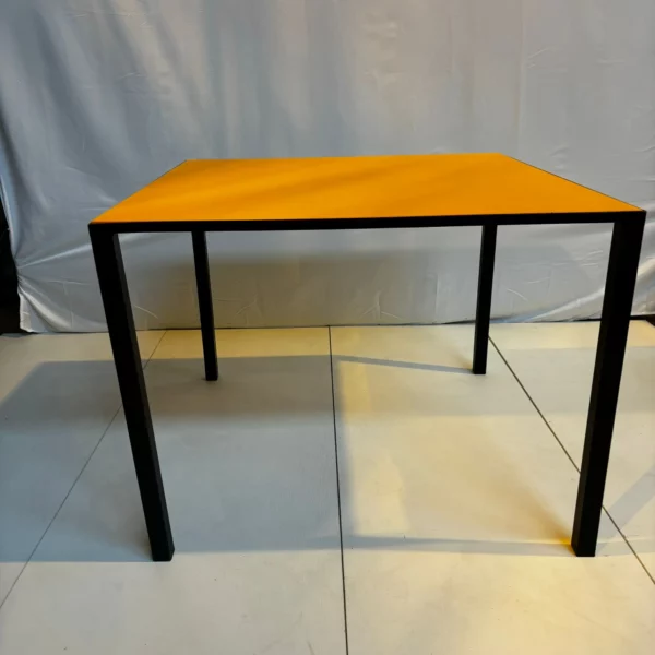 Table carré orange 100 x 100 cm – Image 2