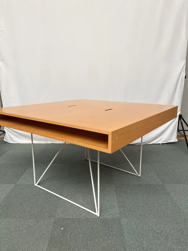 TABLE DE REUNION NARBUTAS