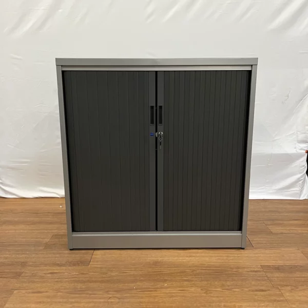 armoire rideau grise