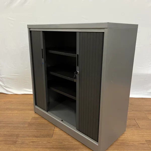 armoire rideau grise