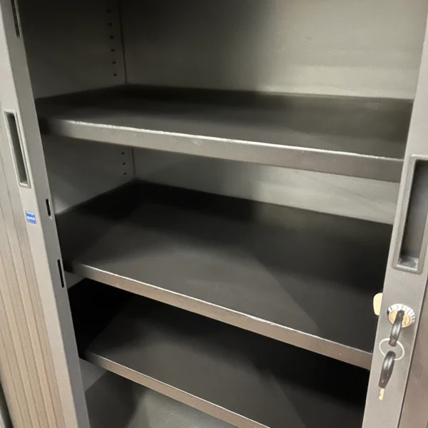 armoire rideau grise