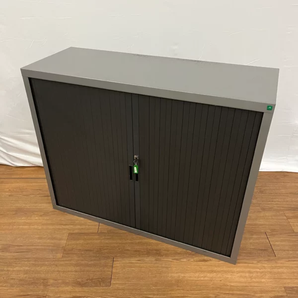 armoire mi-haute grise