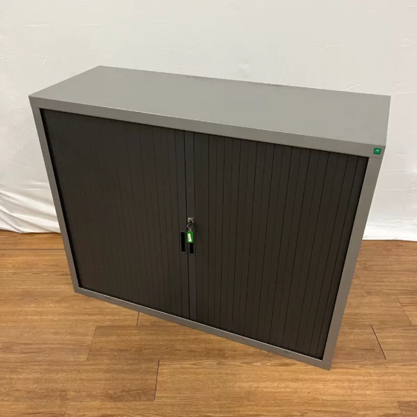 armoire mi-haute grise