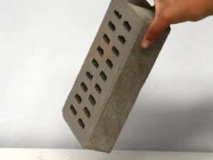 Brique grise perforée