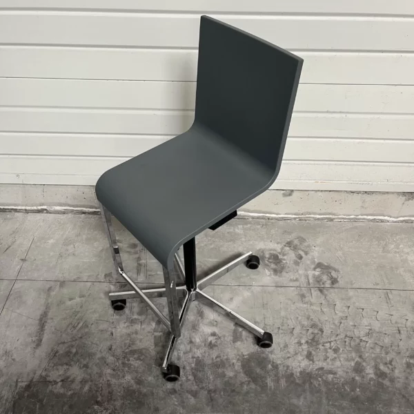 Chaise haute grise à roultte - CHA067