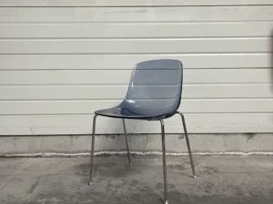 Chaise bleue transparente - CHA063